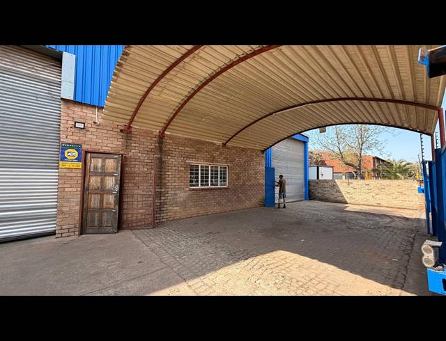 750M² WAREHOUSE TO LET IN ROSSLYN